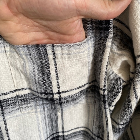 GAP Women's White/Black Plaid Long Sleeve Flannel Button Up Shirt - Picture 3 of 9